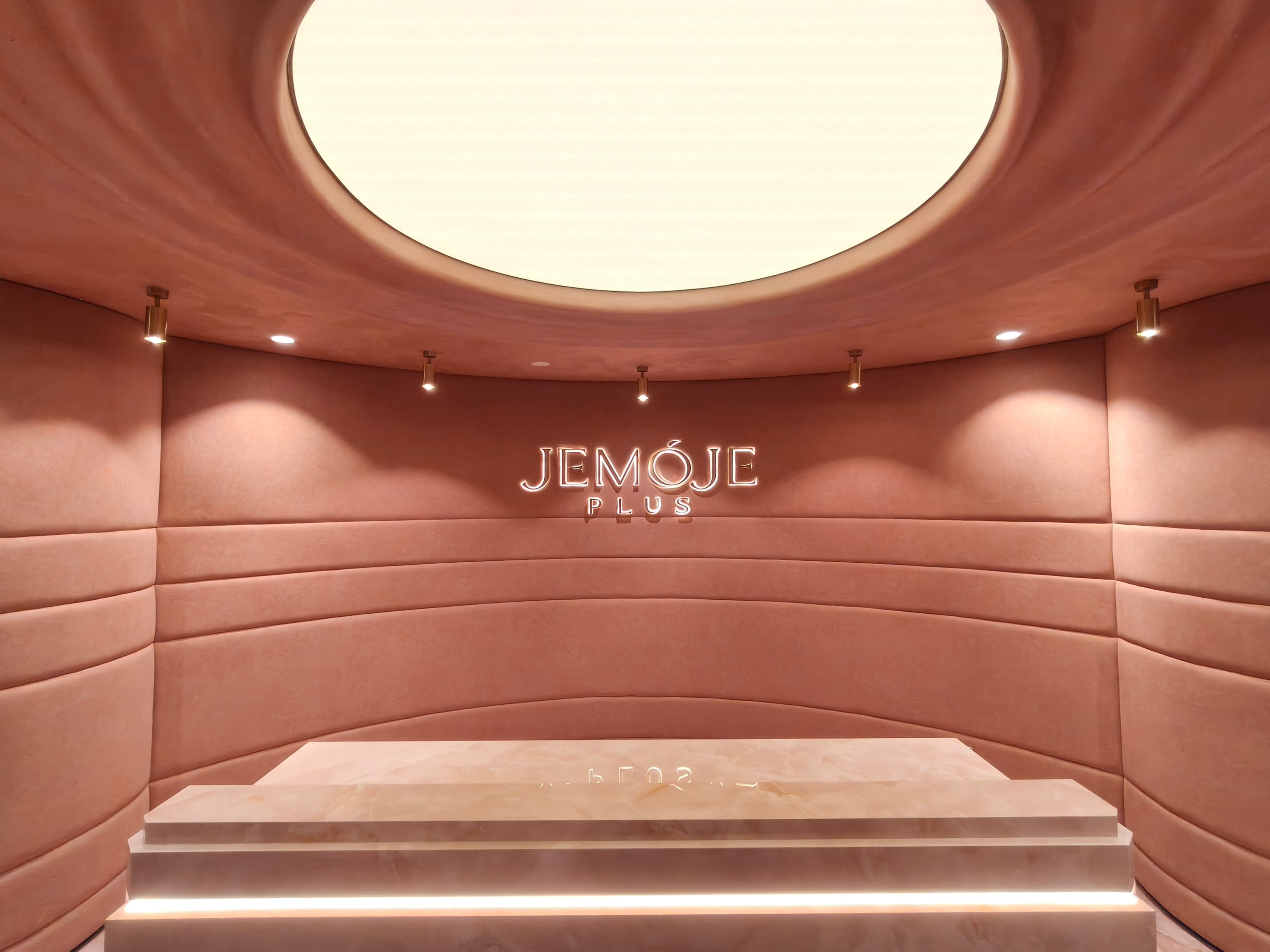 Welcome & Register at JEMOJE Plus premium service journey